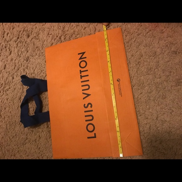 Authentic Chanel or Louis Vuitton gift bag - Picture 4 of 9